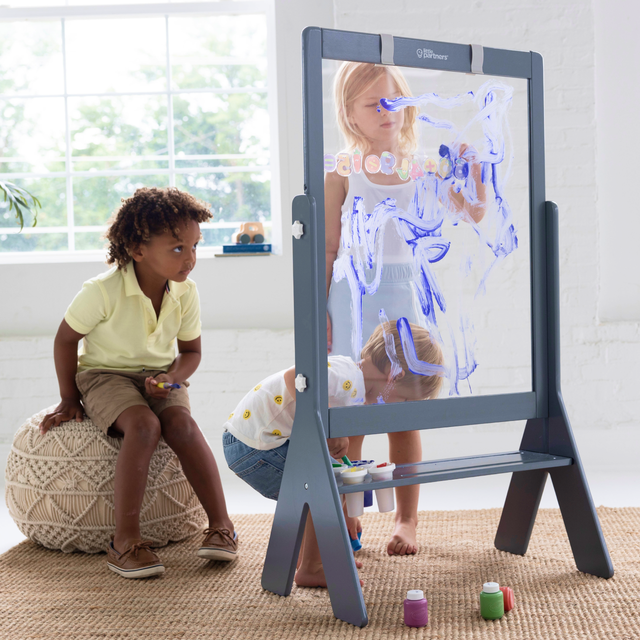 Transparent easel