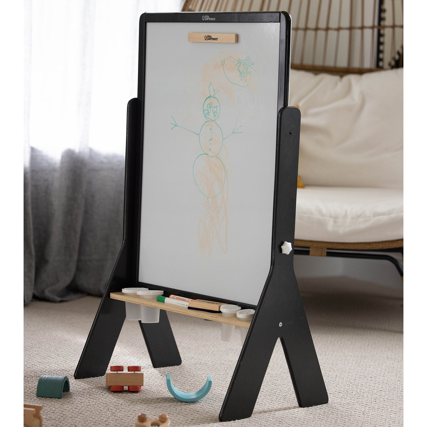 This picture shows the whiteboard side of the Contempo Art Easel.