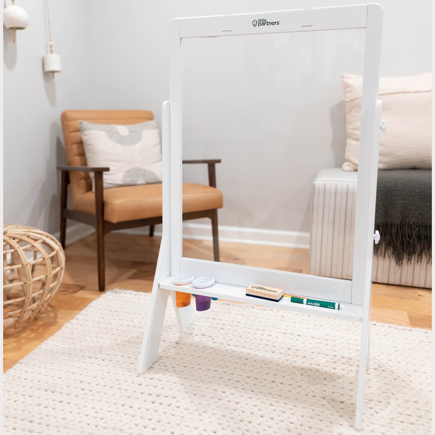 WHITE OR NATURAL EASEL – littlepartyhireuk